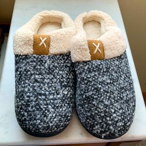 ULTRAIDEAS Women’s Indoor Bedroom Slipper with Memory Foam in a Size 7-8